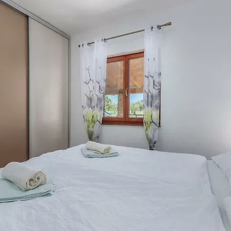 Ivda In Porec Area וילה